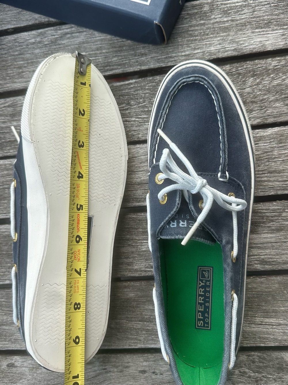 Brand new Sperry women’s Navy Canvas Boat Shoes with White Laces - Picture 5 of 5
